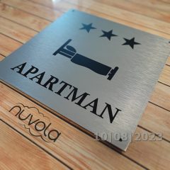 Tabla za apartman – srebrna brušena